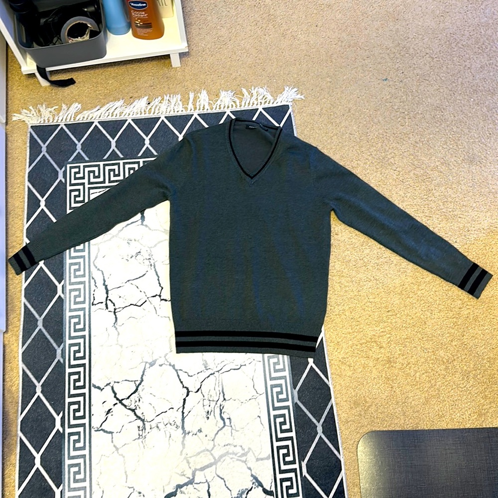grey Pendaer Sweater